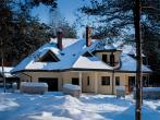 Piękny dach dobrze przygotowany na zimę, czyli systemy przeciwśnieżne