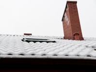 Zadbaj o swój dach podczas śnieżnej zimy - obciążenia śniegiem